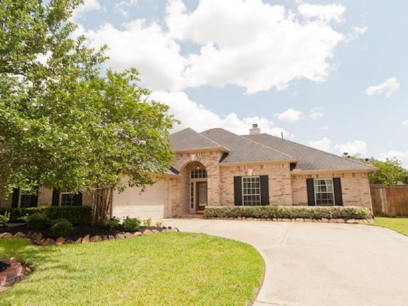 Desirable Single Story Home in Lakes on Eldridge North 12411 Aliso